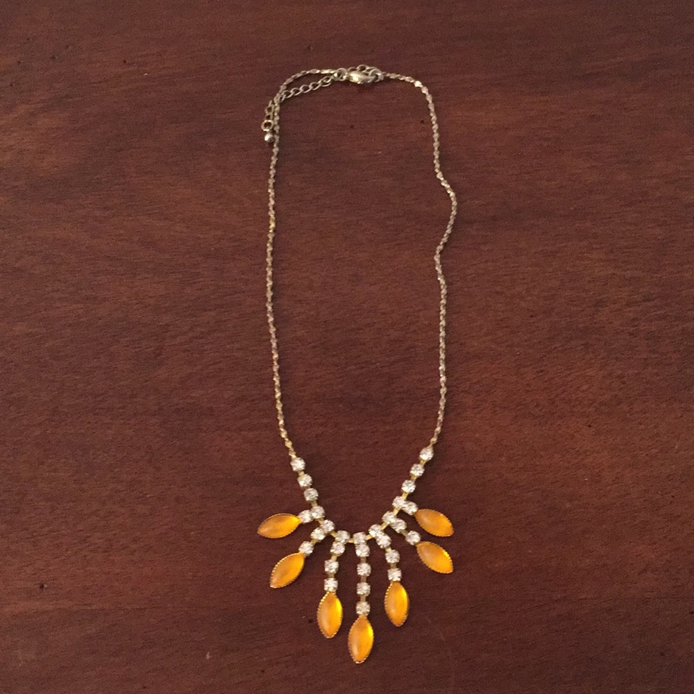 Elegant yellow accent necklace